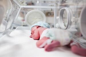 تب کودک را جدی بگیرید؛ این علائم یعنی خطرناک است